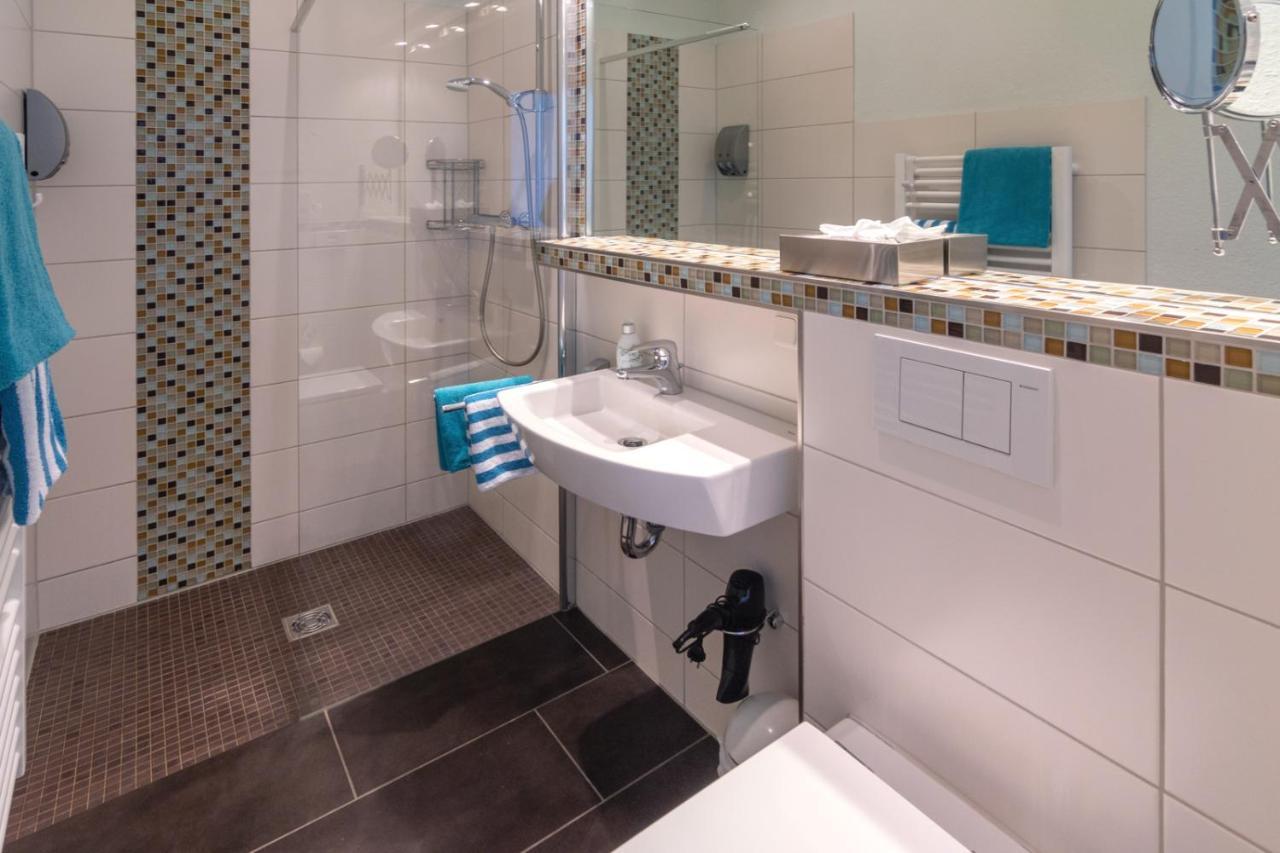 Hotel Am Elisabethufer 제베 외부 사진